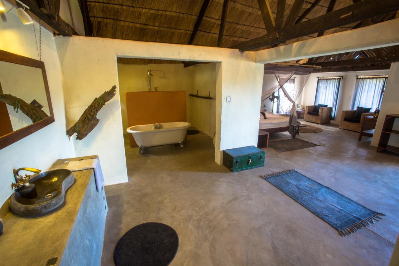 Track And Trail River Camp Kakumbi Экстерьер фото